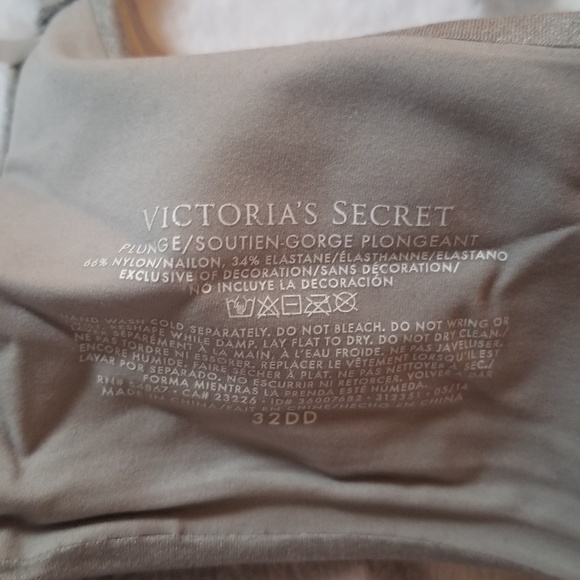 Victoria's Secret PLUNGE Bra - Picture 4 of 4